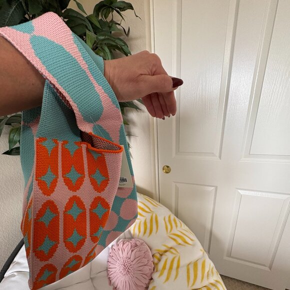 Wrist Tote Bag - 100% Polyester- Geometric - Pink, Blue & Orange - NWT - Picture 6 of 9